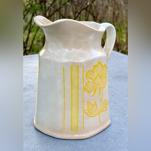 Vintage Discontinued Royal Staffordshire J & G Meakin Yellow Lotus Creamer Jug - Picture 7 of 16